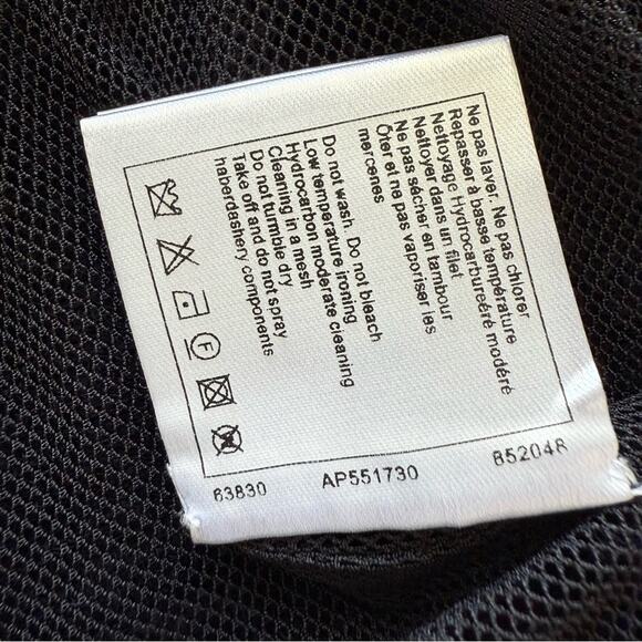 CHANEL wool knit cardigan size 38 FR 2022 Runway Authentic Retail 7800$ - Picture 9 of 13